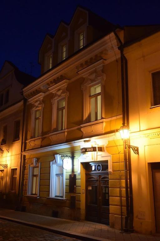 ホテル Hnizdo Snu Hradec Králové エクステリア 写真