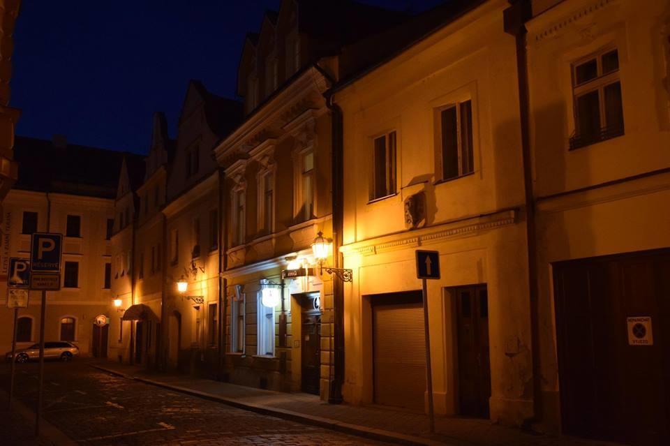 ホテル Hnizdo Snu Hradec Králové エクステリア 写真